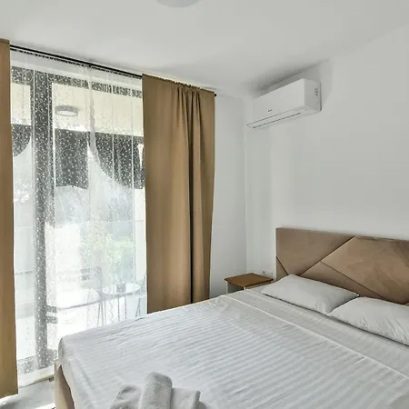 Free Parking Flats With Wifi And Pool Lägenhet *