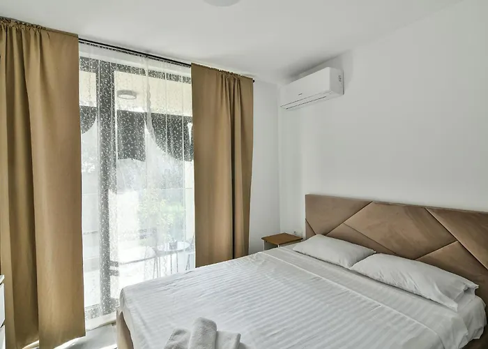 Free Parking Flats With Wifi And Pool Апартамент *