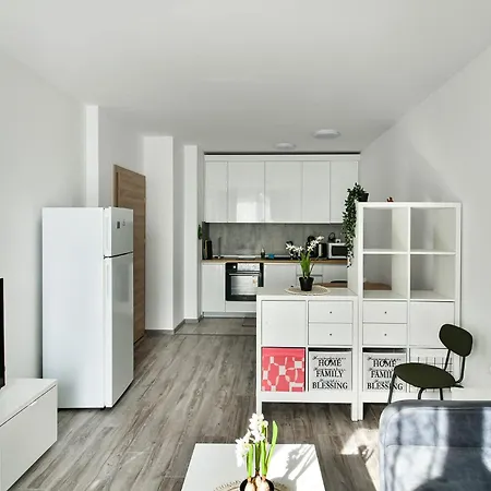 Free Parking Flats With Wifi And Pool Warna