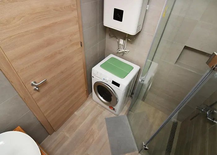 Free Parking Flats With Wifi And Pool Apartment *